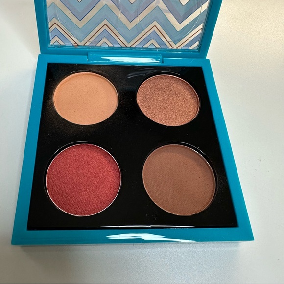 MAC x Patrick Star Heat Stroke Eyeshadow Palette Quad - Picture 6 of 8